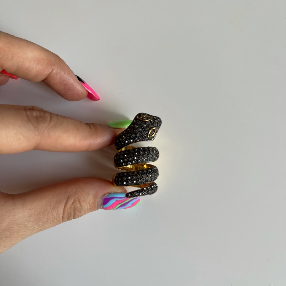 BCBG MaxAzria ring approx size 6